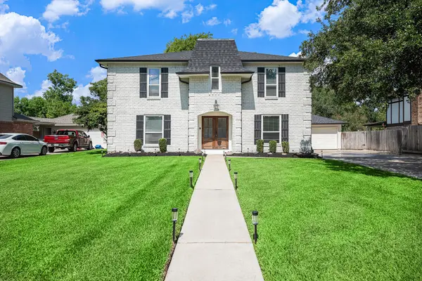 110 Dorado Drive, Friendswood, TX 77546