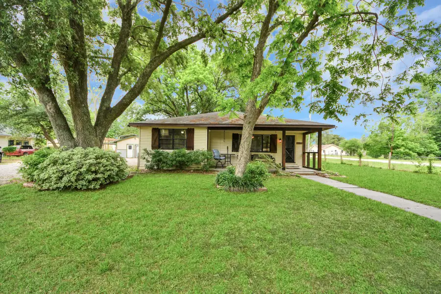 204 S 4th Street, Alvin, TX 77511 - #3