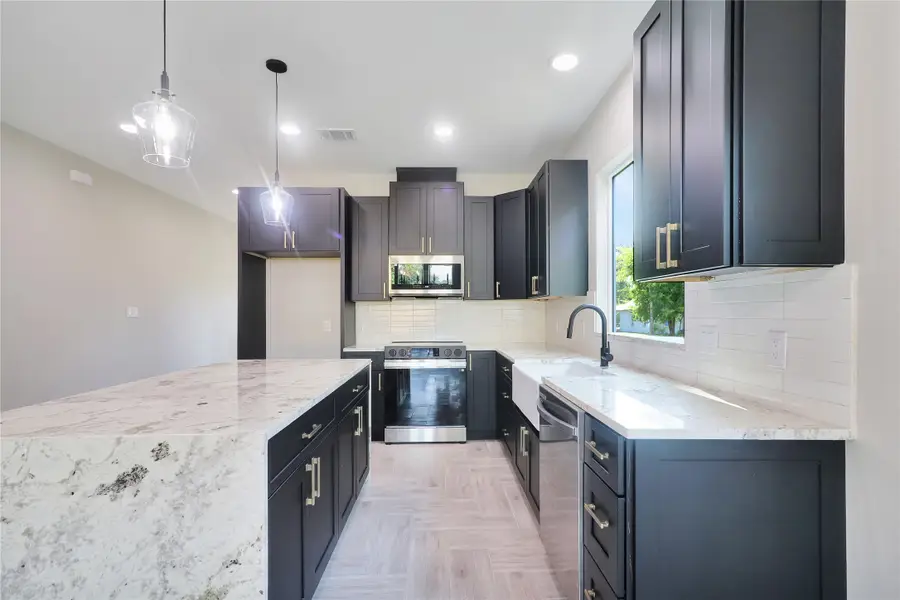 704 N Mcnair Street, Navasota, TX 77868 - Image #3