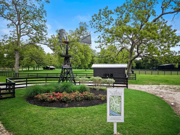 32927 Southern Manors Drive, Fulshear, TX 77441