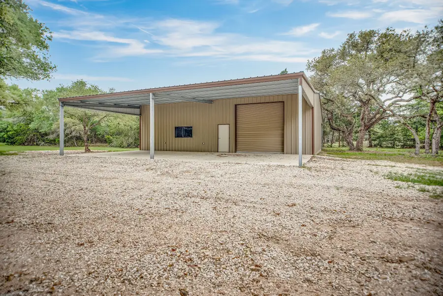 352 N Cr 1301, Edna, TX 77957 - Image #2