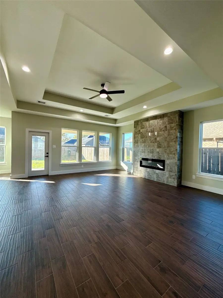 443 Wellshire Drive, West Columbia, TX 77486 - Image #3