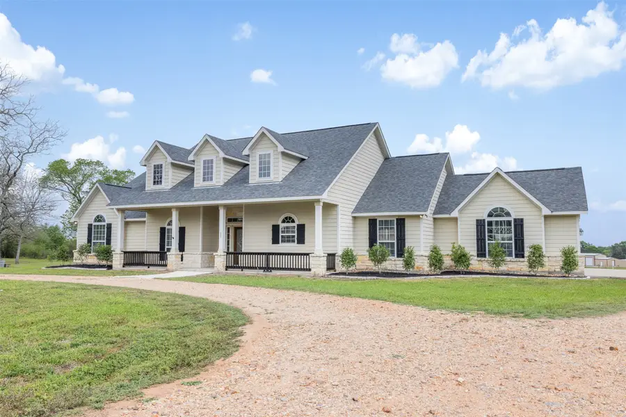 840 E Glenn Street, Bellville, TX 77418 - #2