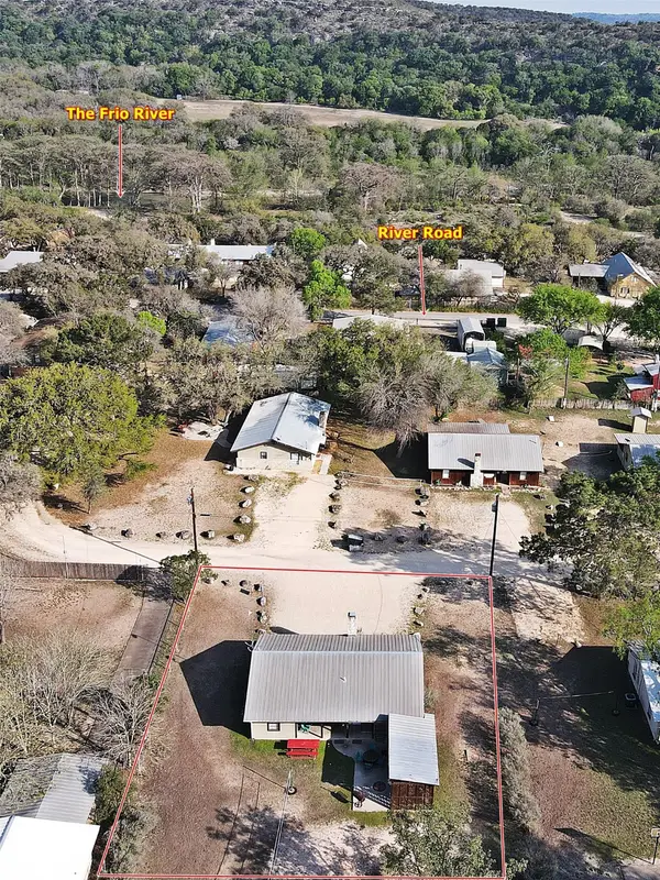 80 Pineview Road, Concan, TX 78838