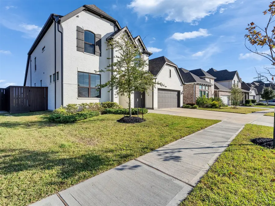913 Goose Creek Street, Webster, TX 77598 - Image #2