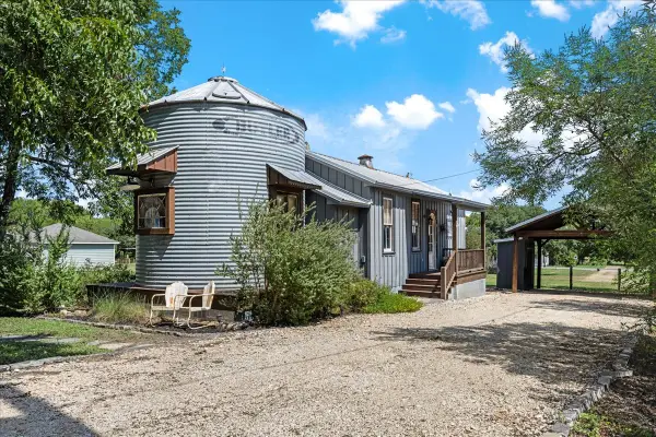 108 N Scott Street, Fayetteville, TX 78940
