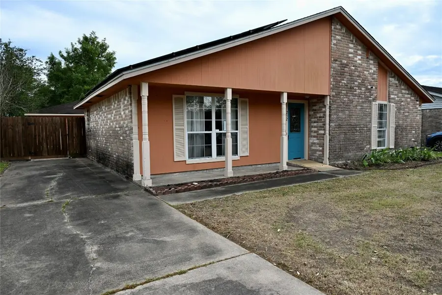 252 Bastrop Street, Angleton, TX 77515 - #2