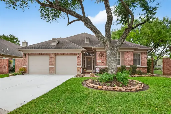 2827 Timber Briar Circle, Houston, TX 77059