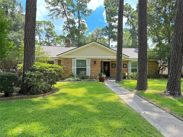 1402 Trailwood Village Drive, Houston, TX 77339