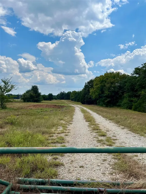 00 Lcr 800, Groesbeck, TX 76642