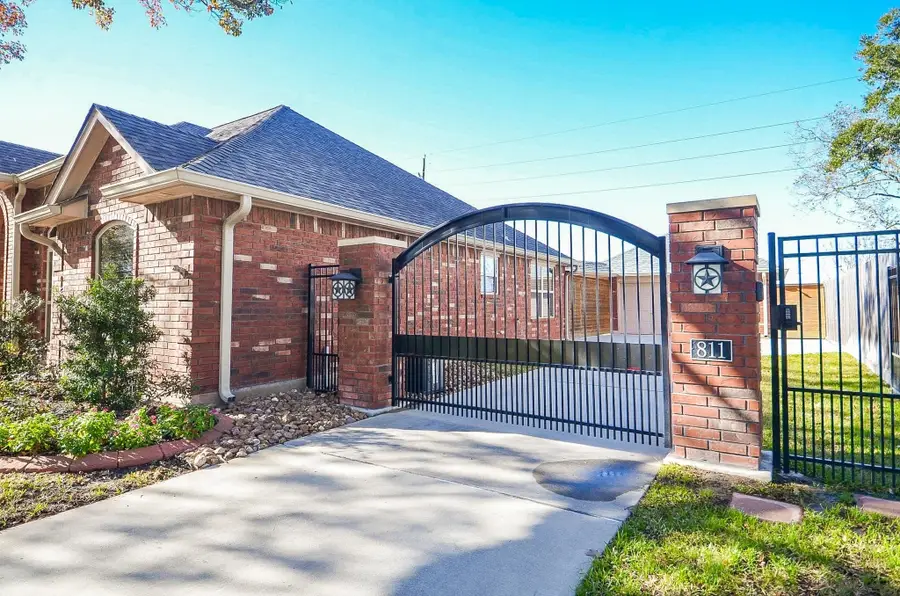 811 W Green Belt Drive, Sugar Land, TX 77498 - Image #3