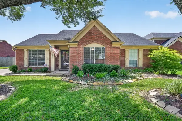 4004 S Dogwood Drive, Pearland, TX 77584