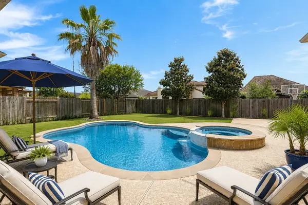 935 Poydras Street, Sugar Land, TX 77498