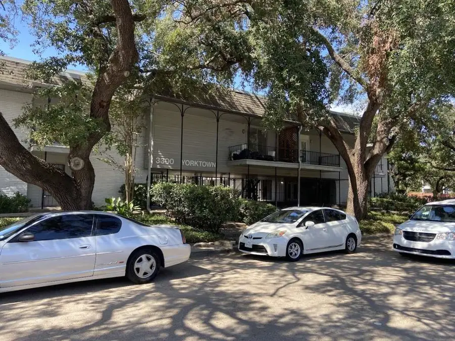 3300 Yorktown Street #11, Houston, TX 77056 - Image #2