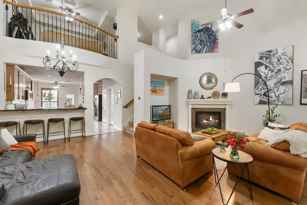 27 Medley Lane, The Woodlands, TX 77382