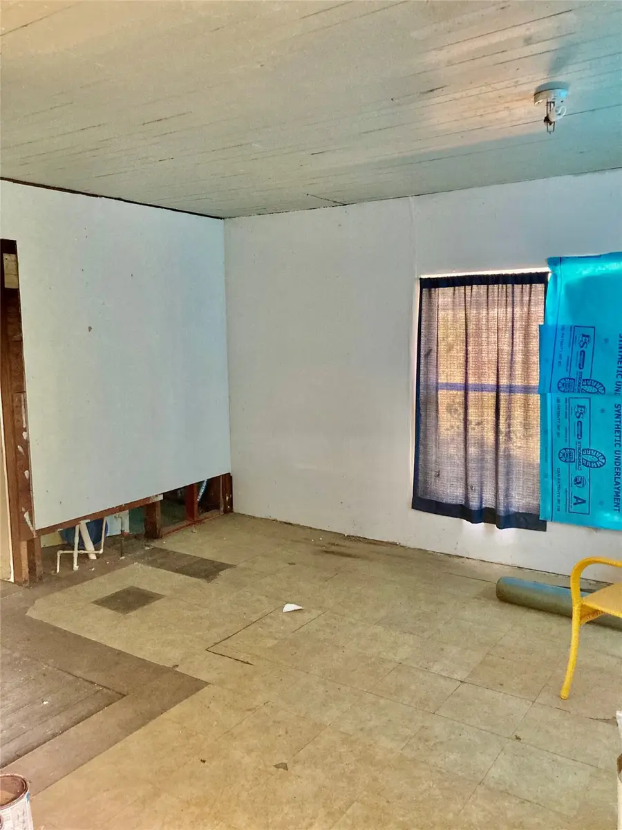 205 E Elliott Street, Beeville, TX 78102 - Image #3