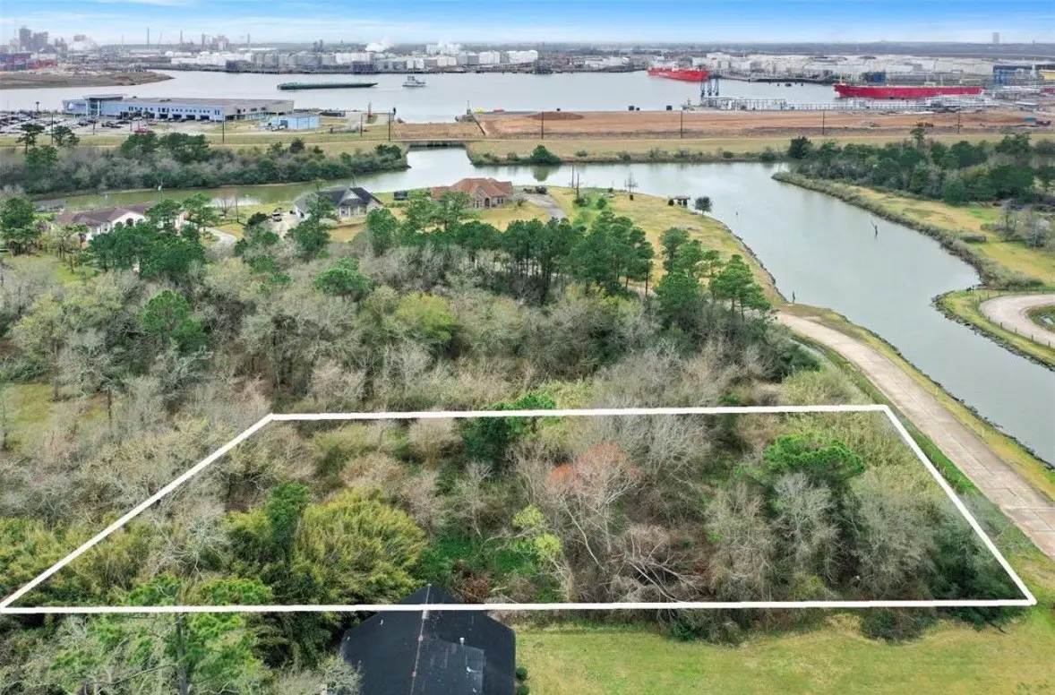 3515 E Bayou Drive, Shoreacres, TX 77571 - #1