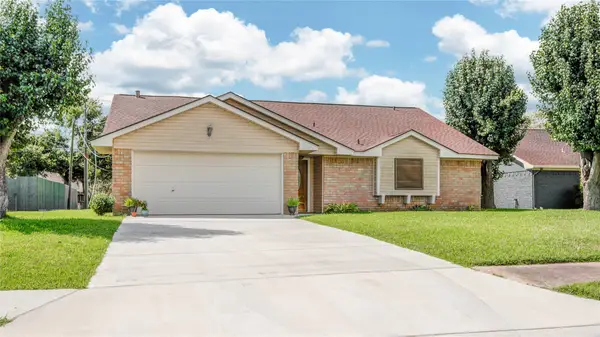 103 Sunflower Street, Lake Jackson, TX 77566