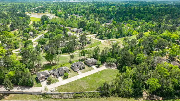 1 Stone Creek Dr, Conroe, TX 77304