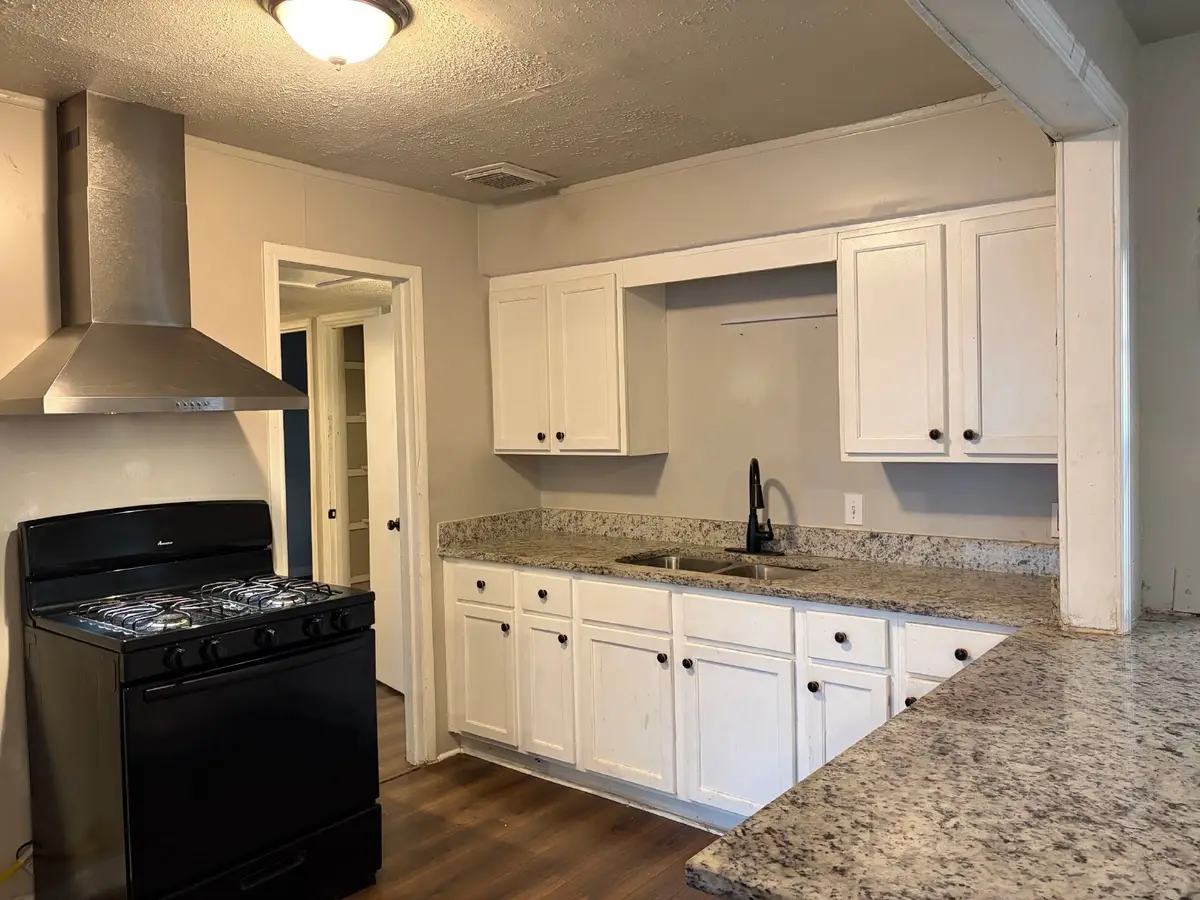 5818 Glenhurst Drive, Houston, TX 77033 - Image #1