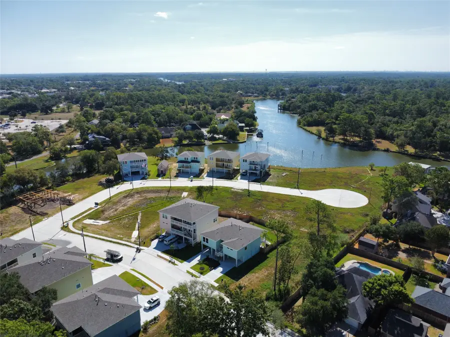 1913 Cindy Court, Dickinson, TX 77539 - Image #3