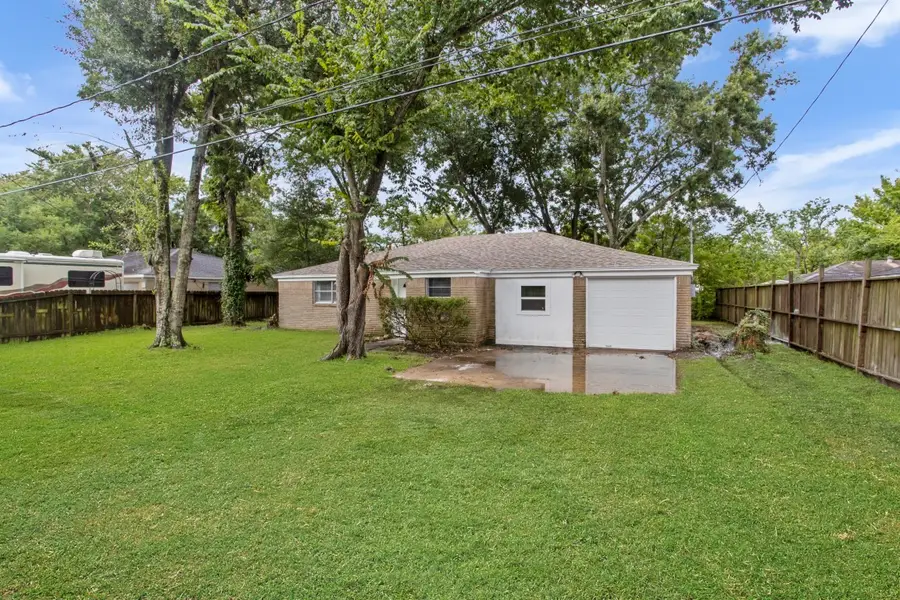 3114 Carolyn Street, Bacliff, TX 77518 - Image #2