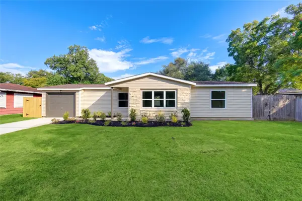 1110 18th Avenue N, Texas City, TX 77590