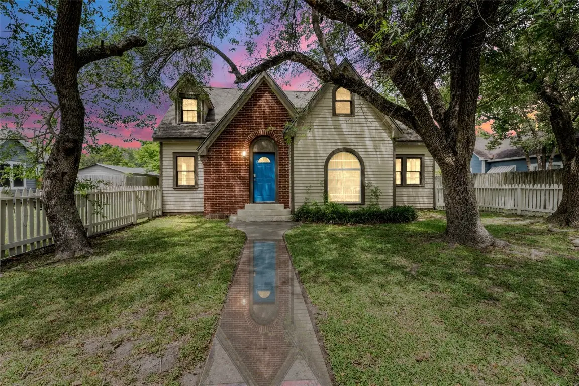 318 12th Avenue N, Texas City, TX 77590 - #1