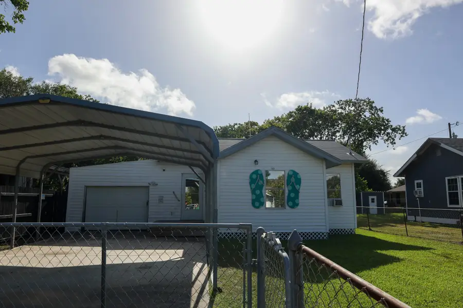 1727 Gray Street, Palacios, TX 77465 - Image #3