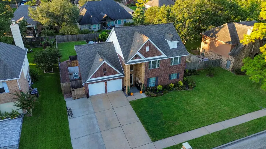 1501 W Castlewood Avenue, Friendswood, TX 77546 - Image #2