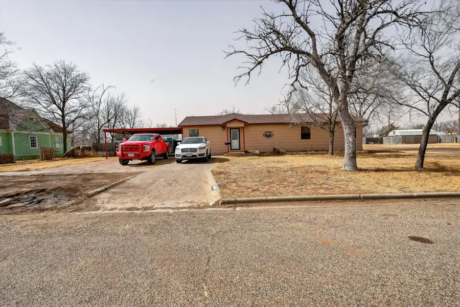 329 N Briscoe Avenue, Tulia, TX 79088 - #2