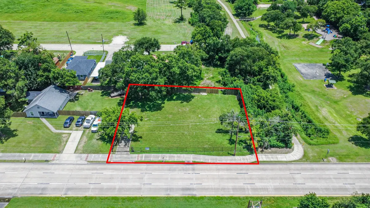 302 N Highway 146, Baytown, TX 77520 - #1