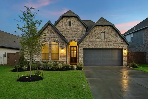 527 Rita Blanca Drive, Webster, TX 77598