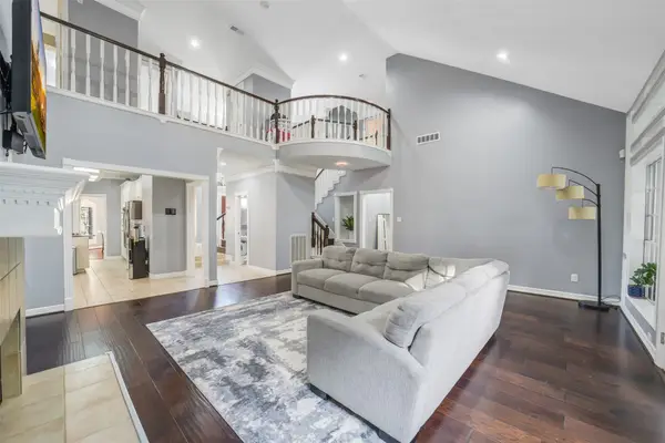 402 Lakeside Boulevard, Sugar Land, TX 77478