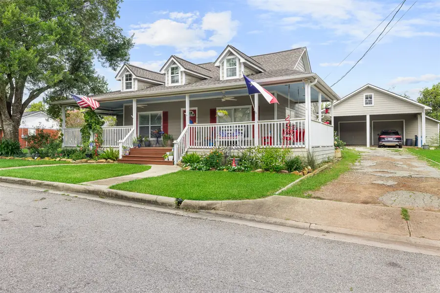 410 N Cochran Street, Bellville, TX 77418 - #2