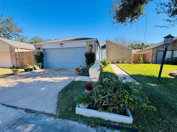 2207 Cottonwood Court, Missouri City, TX 77459