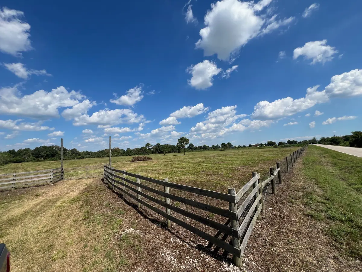 7782 County Road 203, Liverpool, TX 77577 - Image #1