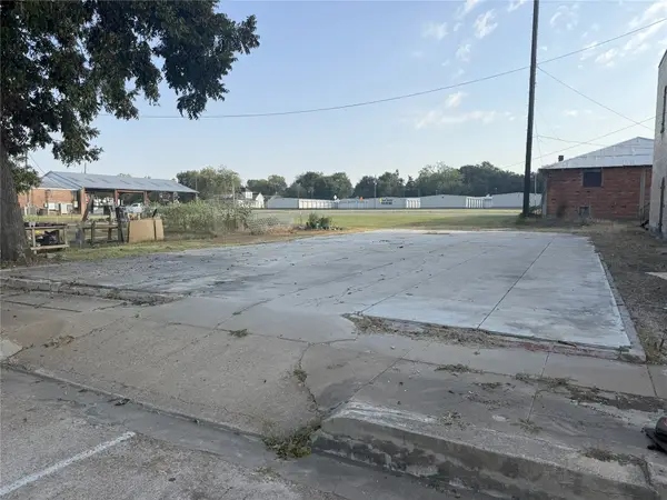 106 W Main Street, Eagle Lake, TX 77434