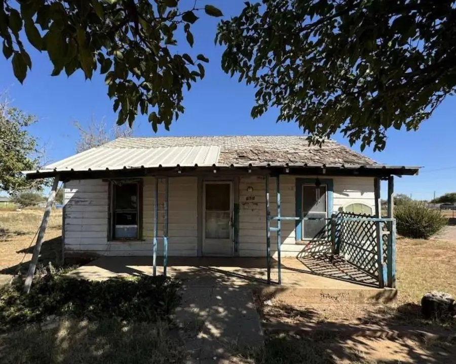 650 S 6th Street, Slaton, TX 79364 - #3