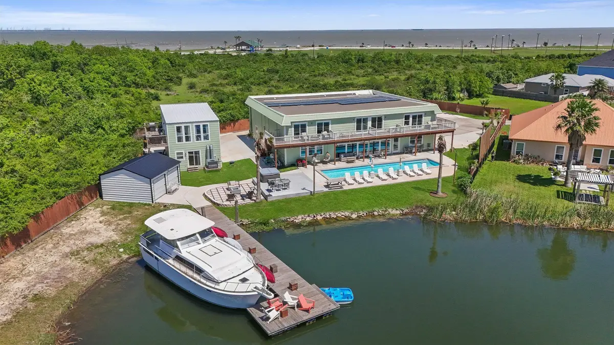 230 Debbie Lane, San Leon, TX 77539 - Image #1