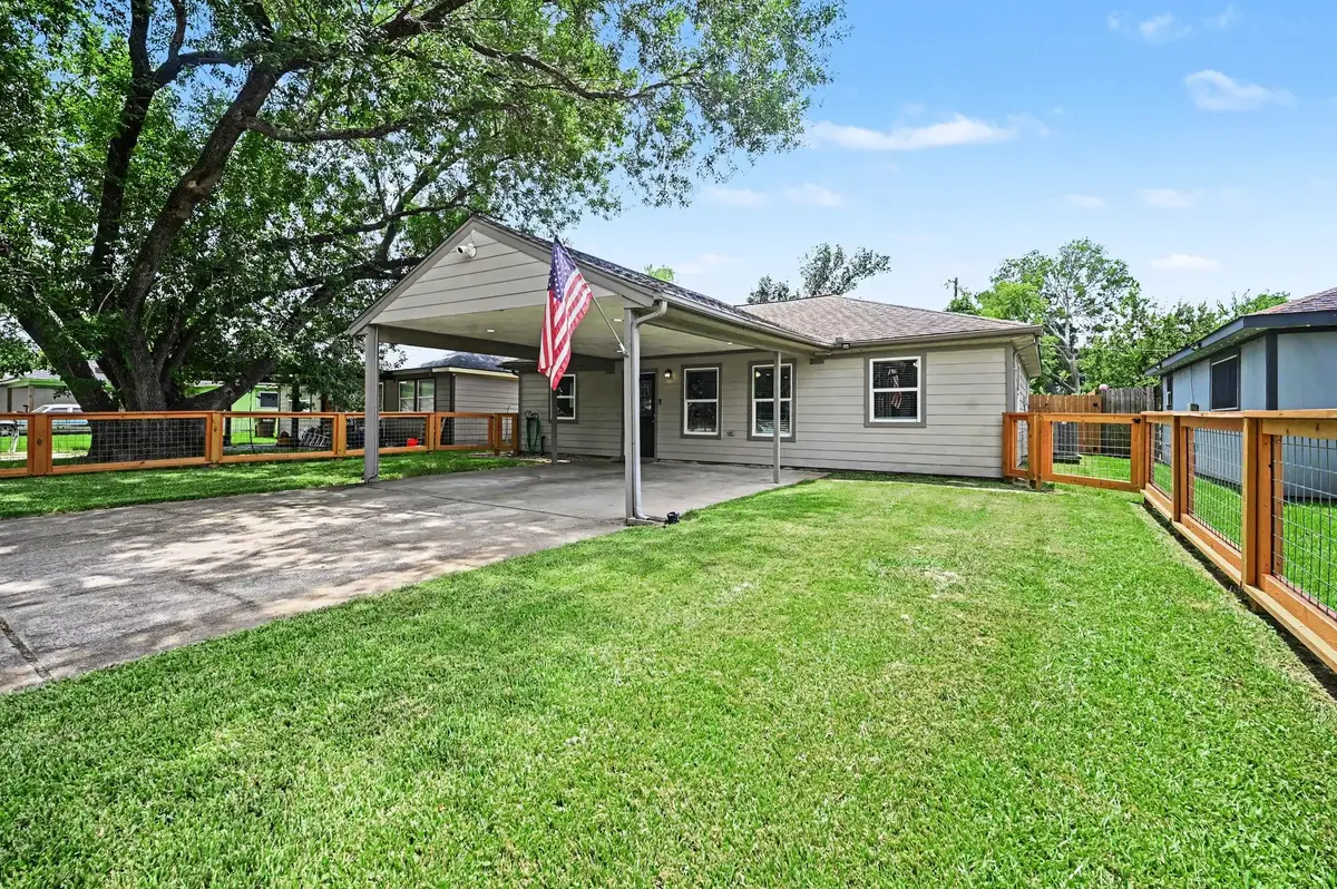 4818 27th Street, Dickinson, TX 77539 - #1