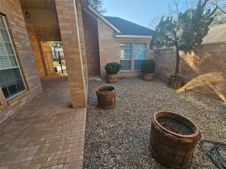 31 Surrey Run Place, The Woodlands, TX 77384 - #2