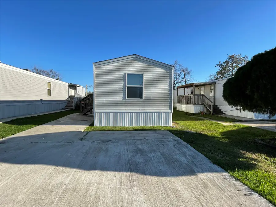 127 Dolphin Harbor S, Baytown, TX 77523 - Image #2