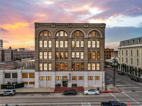 2400 Mechanic Street #204, Galveston, TX 77550