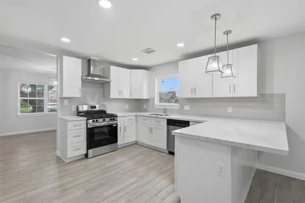 7826 Twin Hills Drive, Houston, TX 77071