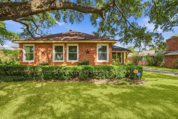 2206 Macarthur Street, Houston, TX 77030