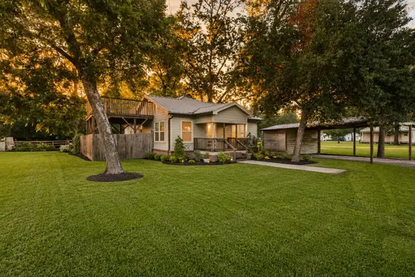 121 Mabry Street, New Waverly, TX 77358