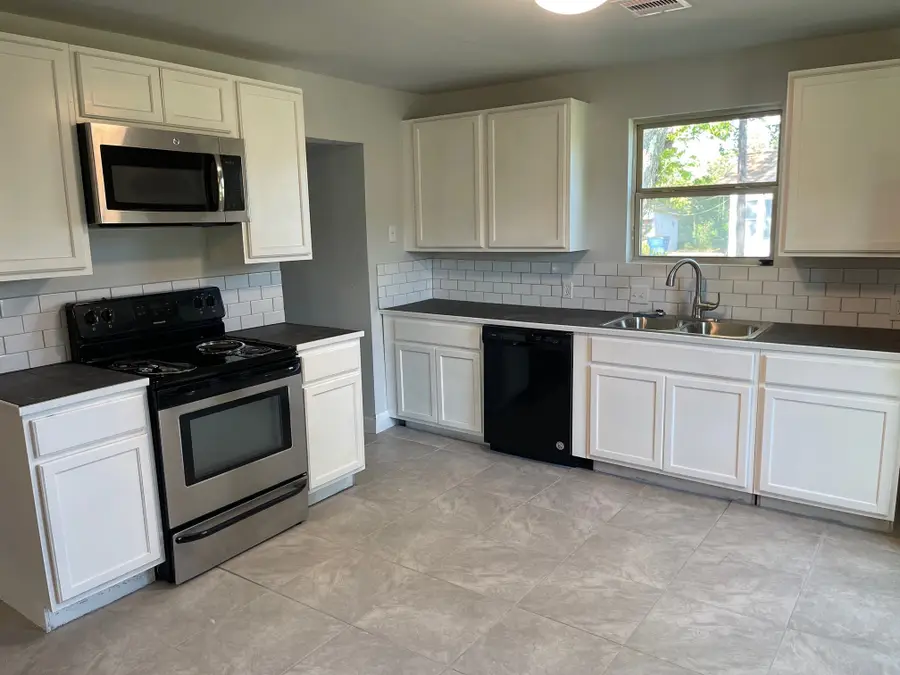 2213 Western Avenue, Orange, TX 77630 - Image #2