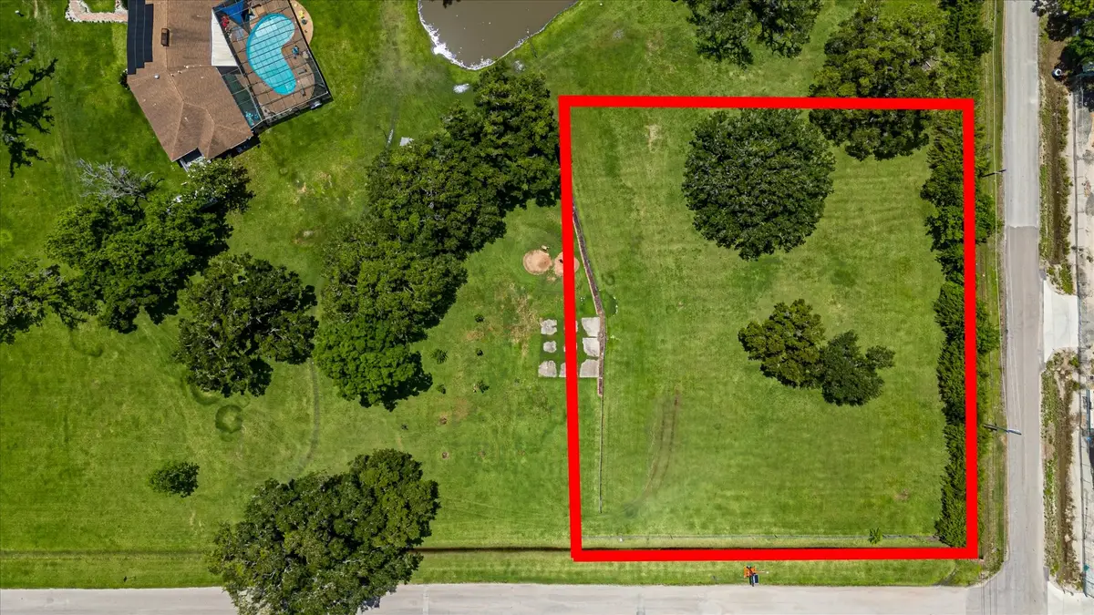1150 E Brazos Lt 2 Avenue, West Columbia, TX 77486 - #1