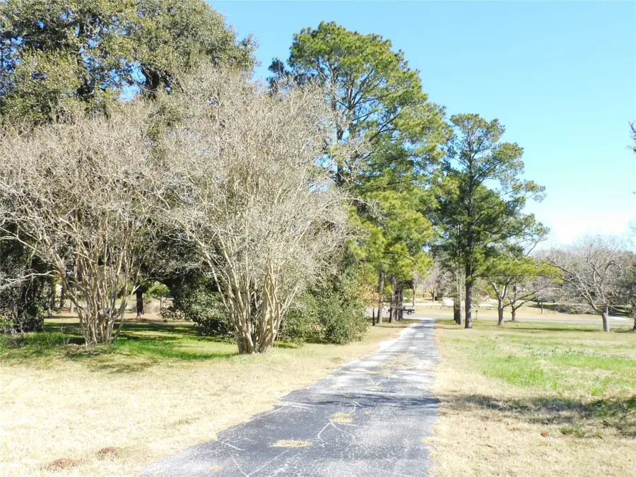 2408 Gun And Rod Road, Brenham, TX 77833 - Image #2